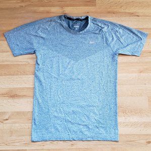 NIKE Dri-Fit Men's Athletic & Fitness T-shirt - S